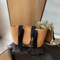 Nouveau sac de plage en coton tissé pour femme, grande capacité, couleur unie, broderie, fermeture ouverte, porté épaule ou sous le bras, loisirs, collection été 2026