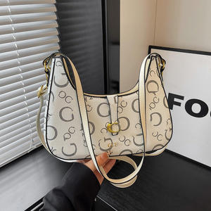 Sac croissant élégant Guesses à imprimé chaîne, sac bandoulière pour femme - Product Image 2