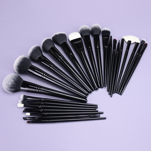 Juego de 24 Brochas de Maquillaje de Pelo Sintético con Logotipo Personalizado, Mango de Madera, Brochas de Abanico, Kit de Brochas para Rostro y Ojos de Marca Privada - Product Image 2