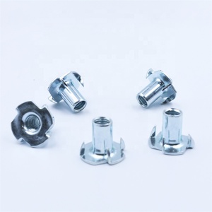 Fastener 4 Claw <span class=keywords><strong>Nuts</strong></span> Carbon thép Bốn móng dát TEE Nut t Nut với bốn ngạnh - Product Image 1