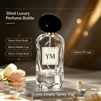 Flacon de parfum vide en verre ondulé de 30 ml, personnalisable avec logo YM, rechargeable, à col serti, avec capuchon noir mat effet galet, luxe, boîte de 100 pièces