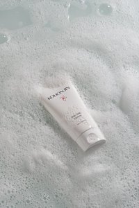 Nettoyant Quotidien K-Beauty Moussant Riche et Dense Doux pour le Visage Peaux Sèches à l'Huile de Coco, Extrait de Lotus et Riz Fermenté - Product Image 1