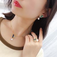 Ensemble de bijoux de mode pour femme, collier, bague et boucles d'oreilles en laiton plaqué or avec perles d'eau douce, idéal pour un cadeau de mariage, livraison directe