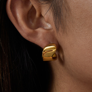 Pendientes de Aro Geométricos de Acero Inoxidable con Baño de Oro de 18K para Uso Diario - Product Image 4