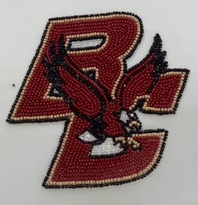 Patch perlé artisanal, embellissement personnalisable pour les tenues traditionnelles, les foulards et les robes de mariée, disponible à bas prix - Product Image 1