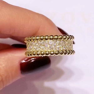 Anello con Bordo Perlato per Donne, Gioiello da Dito Minimalista ed Elegante alla Moda - Product Image 2