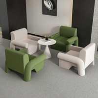 Fauteuil moderne en flanelle avec mousse à mémoire de forme, petit canapé sectionnel de style nordique pour salon avec structure en bois massif
