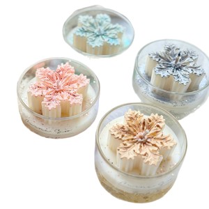 Vela Aromática con Forma de Copo de Nieve Navideño, Decoración para el Hogar con Atmósfera Invernal, Regalo Navideño - Product Image 5