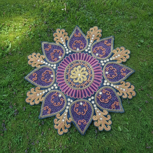 Mantel de decoración de mesa Boho Mandala del sur de Asia, tapete de exhibición, tapete de cuentas adornado. - Product Image 1