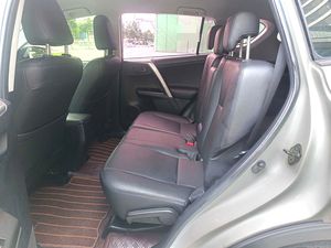 Véhicule d'<span class=keywords><strong>occasion</strong></span> en promotion : Toyota <span class=keywords><strong>RAV4</strong></span> 2.0T <span class=keywords><strong>essence</strong></span> 2016, 5 <span class=keywords><strong>portes</strong></span>, 5 places, SUV de taille moyenne - Product Image 6
