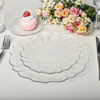 Assiettes de présentation élégantes cannelées transparentes, texture martelée, vente en gros directe usine, pour mariages et banquets