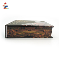 Livre relié rigide bien conçu, impression couleur pleine page, bords pulvérisés à la feuille métallisée, édition spéciale, impression sur carton de collection