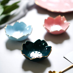 Promotional Cheap Unique Sakura Shape Dishes Ceramic Appetizer Snack Sauce Dish Ceramic Dishes Set