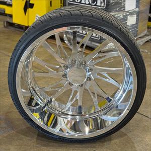 Rines <span class=keywords><strong>de</strong></span> Aluminio Forjado para Camioneta, Diseño Cóncavo, Acabado Pulido, Super Single, 26x14 28x16 30x16 8x180 8x170, con Tapas Centrales Flotantes - Product Image 3