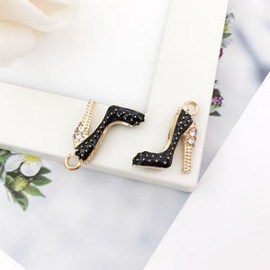 จี้ห้อยรองเท้ารูปการ์ตูนสยองขวัญแบบกำหนดเอง <span class=keywords><strong>Stranger</strong></span> <span class=keywords><strong>Things</strong></span> สไตล์แ<span class=keywords><strong>ม</strong></span>่บ้านสุดเท่ สำหรับตกแต่งกระเป๋า รองเท้า หรือทำเครื่องประดับ ผลิตจากโรงงานอิตาลี - Product Image 3