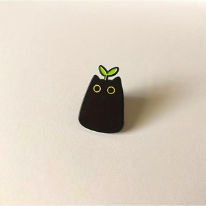 Pin Esmaltado de Gato Negro Caprichoso con Planta - Broche de Aleación de Aluminio Estilo Dibujo Animado, Ideal para Ropa y Bolsos, Regalo Perfecto - Product Image 1