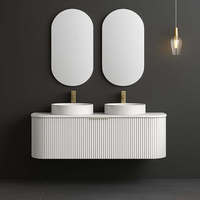 Meuble-lavabo flottant personnalisé blanc crème à cannelures profondes et coins arrondis, avec vasque à poser assortie et miroir ovale