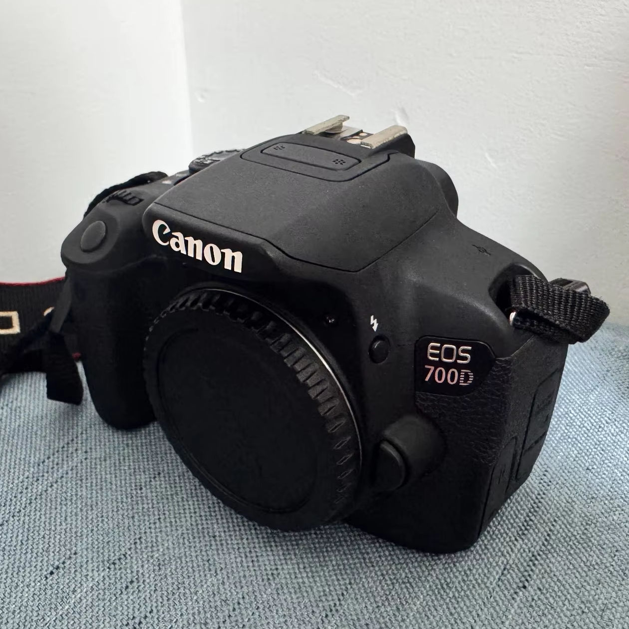 Canon 700D Camera High-Quality Digital SLR for Vlogging