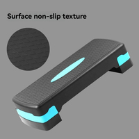 Plataforma de Step Aeróbico de 68 cm con Superficie Antideslizante, Altura Ajustable, Ligera y Duradera