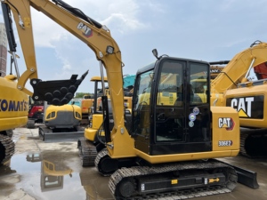 Excavatrice sur chenilles Caterpillar 306E2 d'occasion économique, petite excavatrice avec options de godet, tarière et marteau hydraulique. - Product Image 3
