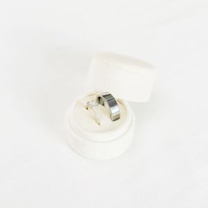 Custom lovely mini round shape velvet jewelry ring box made in China