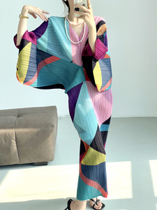 Robe longue plissé<span class=keywords><strong>e</strong></span> élégante décontracté<span class=keywords><strong>e</strong></span> pour femme, imprimé violet haut de gamme, manches à volants, col en V, silhouette crayon, respirante, polyester/coton - Product Image 3