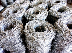 Alambre de púas galvanizado de la marca SQ, malla de alambre de púas simple, precio económico, muestras gratuitas, bobinas de alambre de hierro de China, ¡gran oferta! - Product Image 5