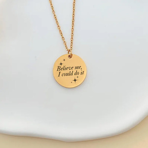 Nuove Idee di Prodotto: Collana Ispirazionale con Ciondolo Rotondo Trendy in Acciaio Inossidabile, Gioielli per Coppie e Famiglie, Regalo di Compleanno - Product Image 1