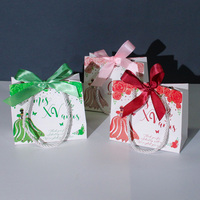 Sacs à provisions en papier de luxe recyclés personnalisés Sac cadeau d'emballage de vêtements recyclés avec ruban impression d'écran personnalisée avec votre propre logo