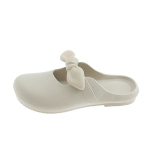 Chaussures de plage polyvalentes et tendance à semelles souples pour l'extérieur, associées à des pantoufles plates décontractées pour femmes - Product Image 1