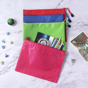 Großhandel A4-Ordner PVC-Aktentasche Wasserdichte Dokumententasche mit Fußballmuster Reißverschluss-Dokumententasche für Dokumentenaufbewahrung - Product Image 3