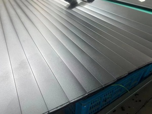 MatteสีดําอลูมิเนียมHard Tonneauสําหรับ<span class=keywords><strong>Ford</strong></span> <span class=keywords><strong>Ranger</strong></span> <span class=keywords><strong>Wildtrak</strong></span> 2020 2021 2022 2023 2024 เตียงรถบรรทุกกันน้ํา