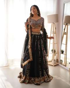 Séquence lourde exclusive et travail de fil Lehenga Choli adapté aux fonctions de mariage des filles et aux événements de fête du fournisseur indien - Product Image 3