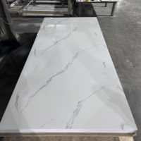 Panneau mural en PVC à revêtement UV imitation marbre, haute brillance, facile à installer, luxueux, imperméable, sans formaldéhyde, flexible, résistant au feu