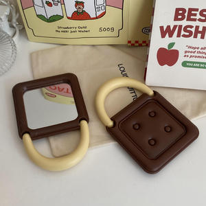 Nuovo <span class=keywords><strong>Specchio</strong></span> per il Trucco Multifunzionale Pieghevole Mini, <span class=keywords><strong>Specchio</strong></span> Creativo <span class=keywords><strong>a</strong></span> Forma di <span class=keywords><strong>Cioccolato</strong></span> Quadrato, <span class=keywords><strong>Specchio</strong></span> Cosmetico Retrò dalla Forma Unica - Product Image 5