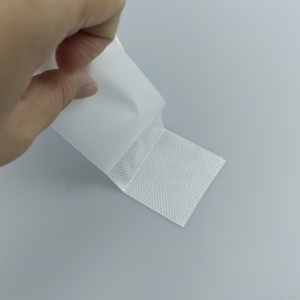 شريط طبي أبيض اللون لا يستخدم على الوجهين في الستارة الجراحية - Product Image 4