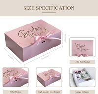 Boîte cadeau fermée en ruban satiné rose, matériaux recyclés écologiques, laminage mat, gaufrage, design de logo personnalisé pour les mariages