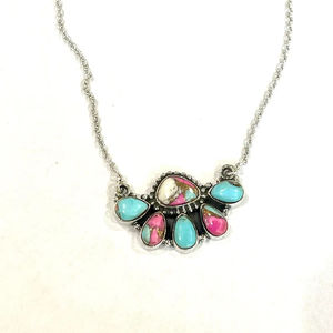 Collier artisanal en forme de croissant de barbe à papa pour femme - Product Image 1