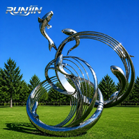 Sculpture d'art métallique grand format en acier inoxydable poli miroir, motif poisson en spirale sautant, pour jardin et parc extérieur, fabrication sur mesure