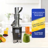 Commerciële gebruiksvriendelijke, goedkope elektrische citruspers voor het maken van sinaasappelsap en andere fruitsappen.