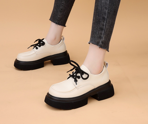 Meilleures ventes : Mocassins à semelle épaisse en PVC/PU pour femmes |   Chaussures de marche imperméables à lacets 2026 style britannique marron amincissantes - Product Image 3