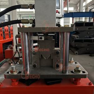 Macchina per la formatura di arcarecci a forma di V ad angolo di <span class=keywords><strong>ferro</strong></span> ad alta velocità con taglio e punzonatura di tracciamento - Product Image 4