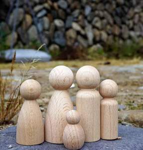 Venta al por mayor hecha a mano de 2 agujeros Gnomo de madera Peg Doll con botón de madera ecológico técnica de chapado - Product Image 1