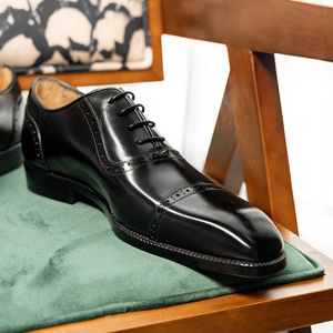 Chaussures pour hommes luxueuses et élégantes, à lacets, avec une combinaison de couleurs bleu et marron, dans un style Oxford italien. - Product Image 4