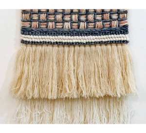 Tapisserie murale en macramé au design élégant, faite à la main en coton - 40x30 pouces, décoration murale bohème pour le salon - Product Image 2