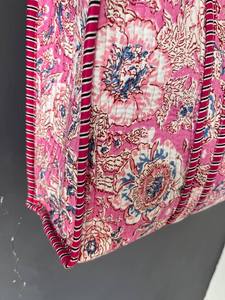 Bolso de Mano Acolchado de Algodón con Estampado de Bloques, Multiusos, para Oficina, Mercado, Salidas Informales, Viajes - Product Image 4