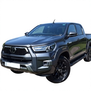 Camioneta Toyota Hilux 2021 con transmisión automática, motor turbo, asientos de cuero y faros LED - Product Image 1