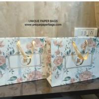 Sacs cadeaux en papier artistique floral de luxe avec poignée en ruban doré, emballage recyclable pour artisanat et cadeaux