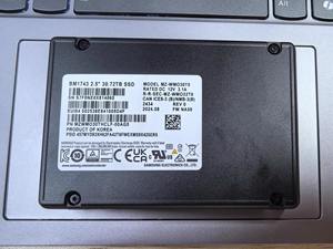 Horng Shing โซลิดสเตทไดรฟ์ใช้ MZWMO30THCLF-00AG5 PM1743 U.2 30.72T SATA 6Gbps SSD - Product Image 3