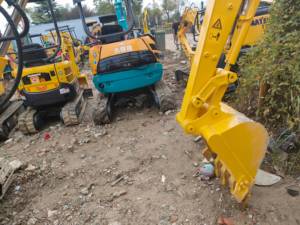 Komatsu Pc35 Mini pelle sur chenilles de 3 tonnes d'occasion avec moteur et pompe à chenilles en caoutchouc Modèle 2022 Godet de 0.12m Utilisation commerciale - Product Image 2